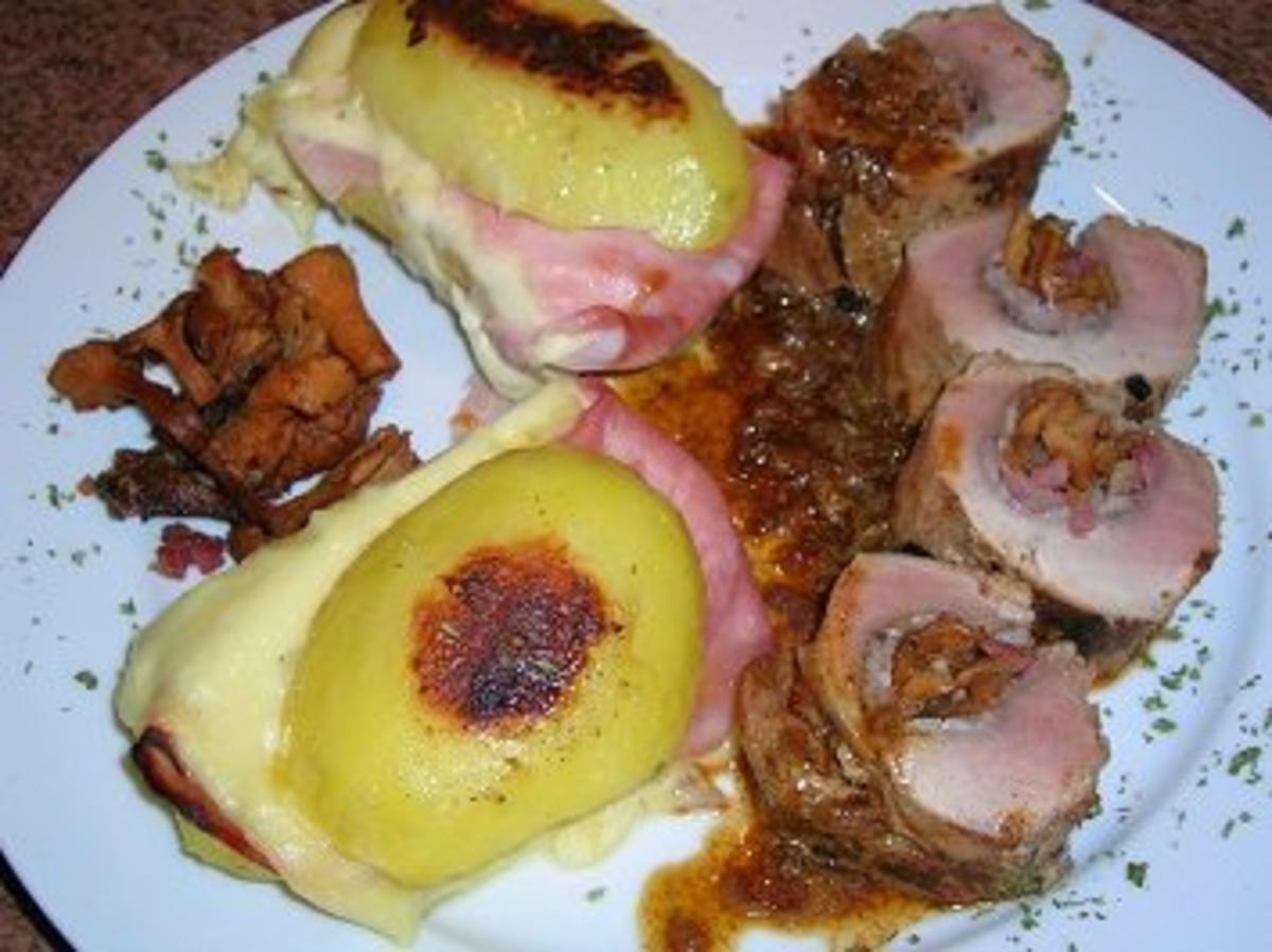 Bilder für Schweinefilet gefüllt mit Pfifferlingen an Herrenkartoffeln - Rezept