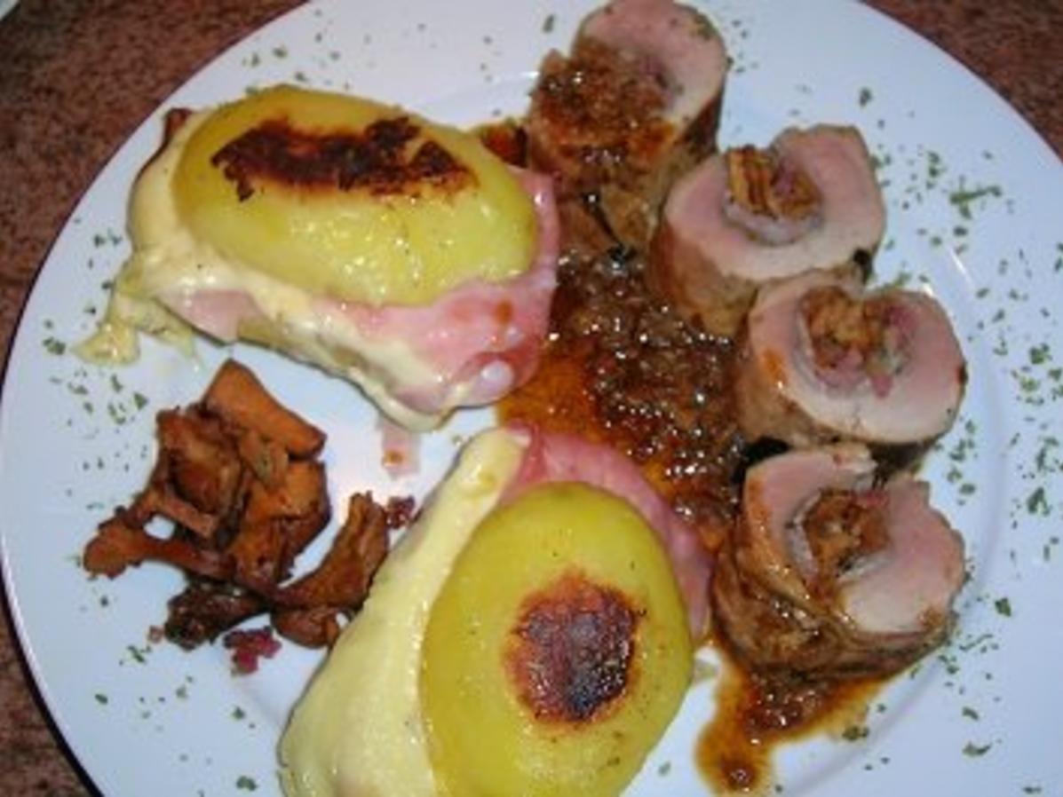 Schweinefilet gefüllt mit Pfifferlingen an Herrenkartoffeln - einfach ... Schweinefilet gefüllt mit Pfifferlingen an Herrenkartoffeln - einfach ...