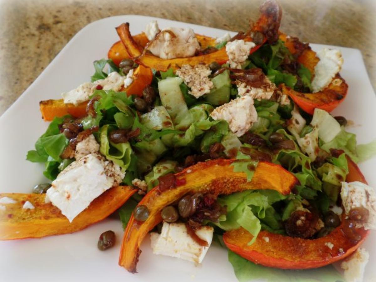 Bilder für Kürbis aus dem Ofen mit Feta und Salat - Rezept