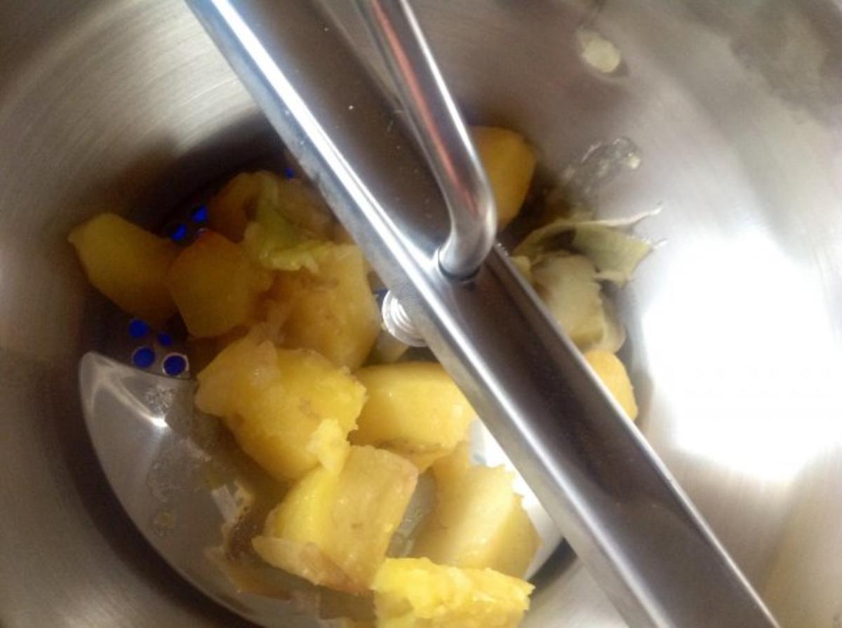 Putenleber mit Calvados-Sahnesoße und Kartoffel-Porree-Apfelpüree - Rezept - Bild Nr. 8