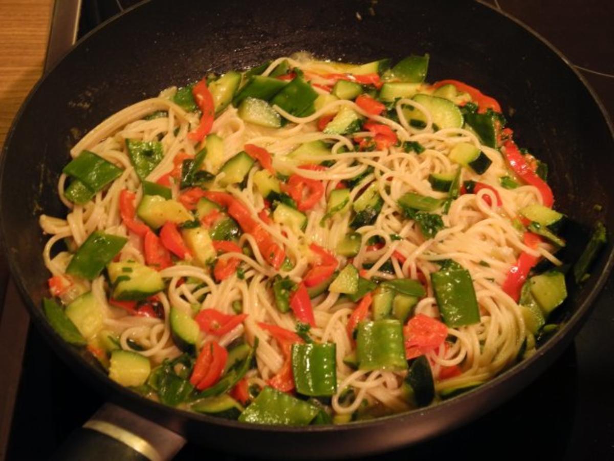 Gemüse - Pfanne mit Reisspaghetti - Rezept - Bild Nr. 3