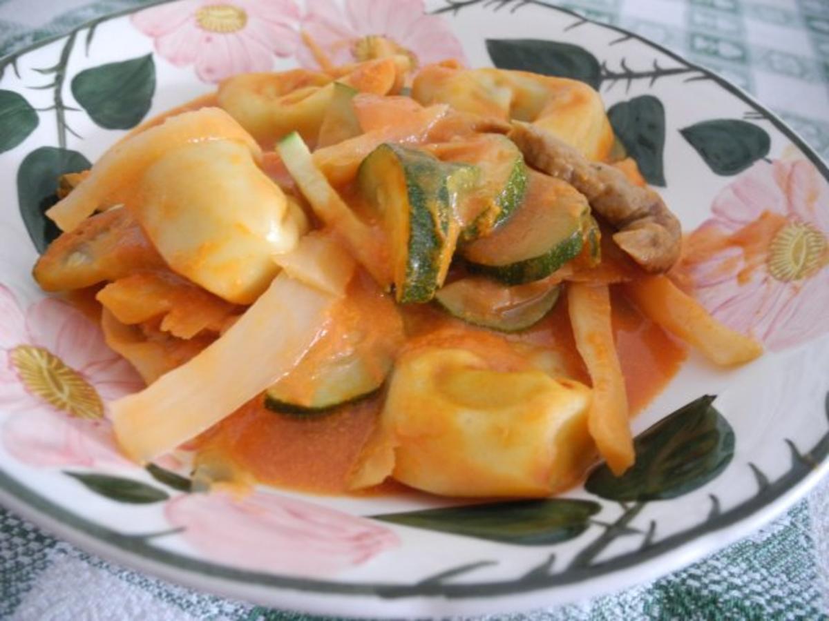 Tortellini - Gemüse - Pfanne mit Kokossahne - Rezept - kochbar.de