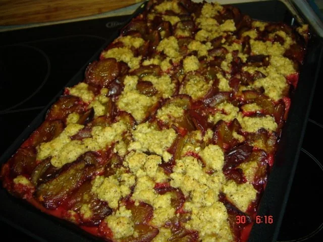 Zwetgenkuchen einfach, mit Haselnussstreuseln - Rezept