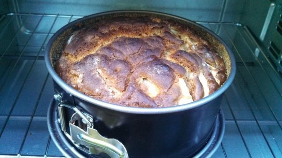 Cinnamon Apple Cake - Rezept