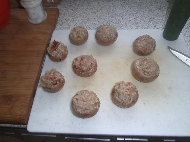 Rezept: Champignons und Spitzpaprika gefüllt mit Putenfarce Bild Nr. 2 Champignons und Spitzpaprika gefüllt mit Putenfarce - Rezept - Bild Nr. 2