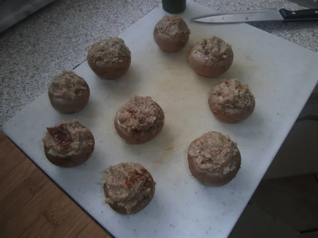 Rezept: Champignons und Spitzpaprika gefüllt mit Putenfarce Bild Nr. 3 Champignons und Spitzpaprika gefüllt mit Putenfarce - Rezept - Bild Nr. 3