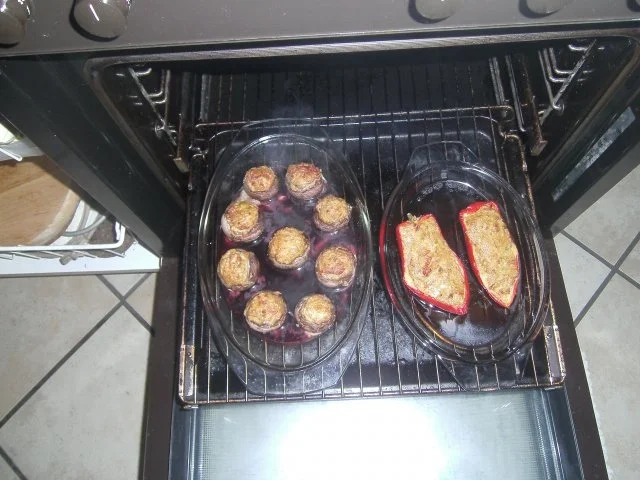 Rezept: Champignons und Spitzpaprika gefüllt mit Putenfarce Bild Nr. 11 Champignons und Spitzpaprika gefüllt mit Putenfarce - Rezept - Bild Nr. 11