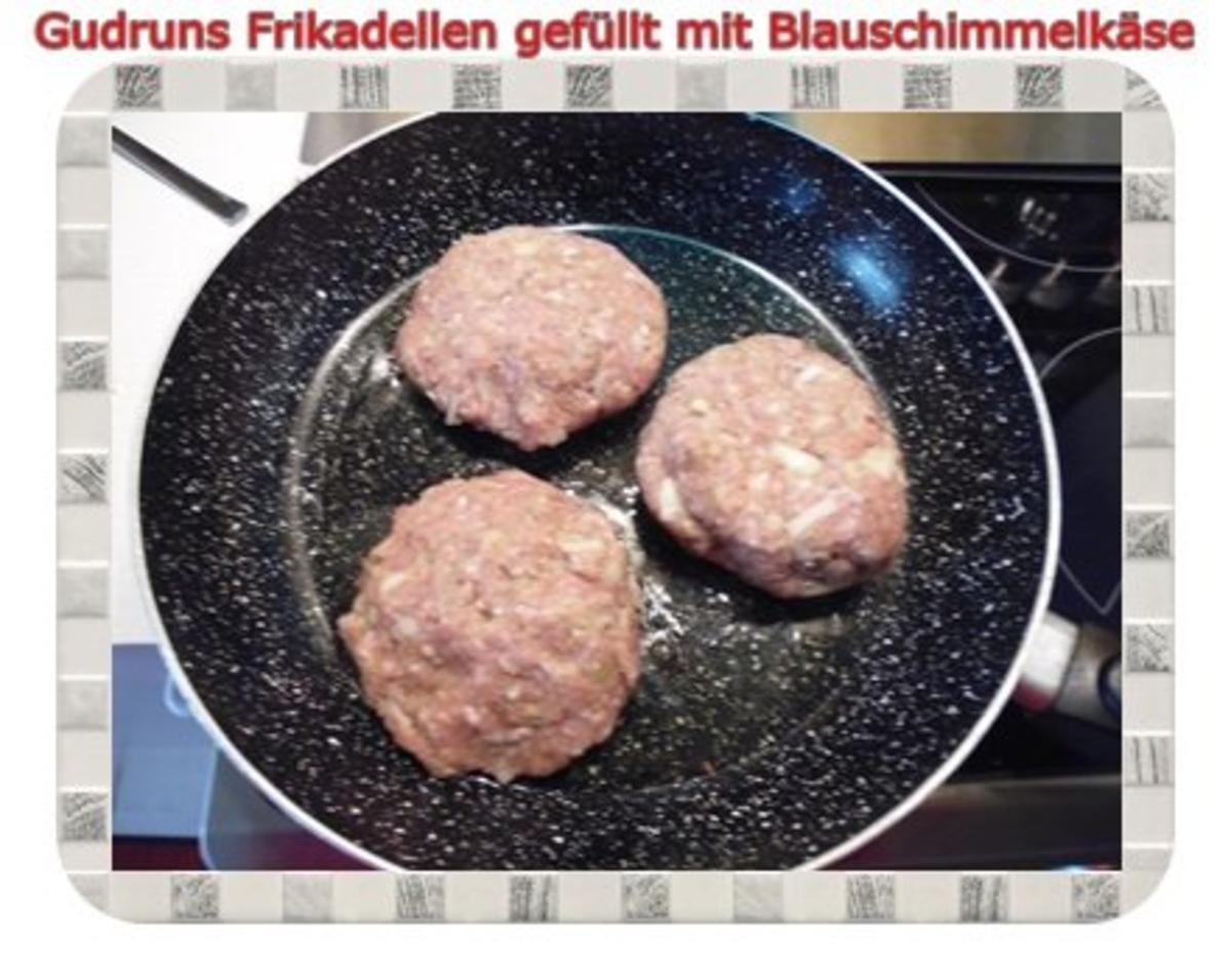 Hackfleisch: Gefüllte Frikadellen mit Blauschimmelkäse und Tomaten-Gorgonzolasoße - Rezept - Bild Nr. 7