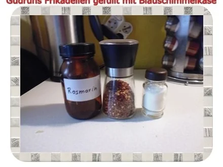 Hackfleisch: Gefüllte Frikadellen mit Blauschimmelkäse und Tomaten-Gorgonzolasoße - Rezept - Bild Nr. 10