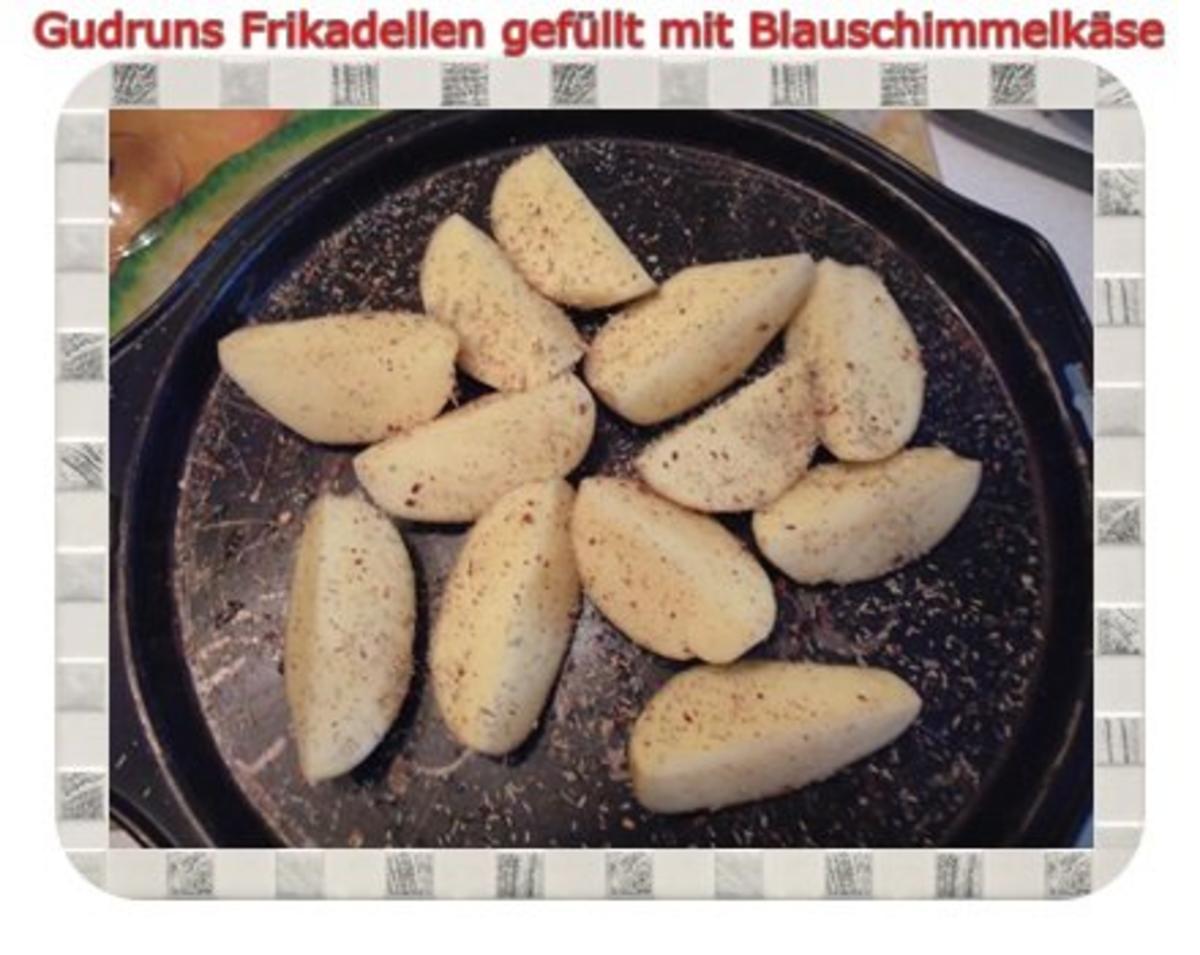 Hackfleisch: Gefüllte Frikadellen mit Blauschimmelkäse und Tomaten-Gorgonzolasoße - Rezept - Bild Nr. 11