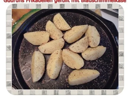 Hackfleisch: Gefüllte Frikadellen mit Blauschimmelkäse und Tomaten-Gorgonzolasoße - Rezept - Bild Nr. 11