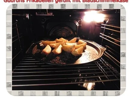 Hackfleisch: Gefüllte Frikadellen mit Blauschimmelkäse und Tomaten-Gorgonzolasoße - Rezept - Bild Nr. 16