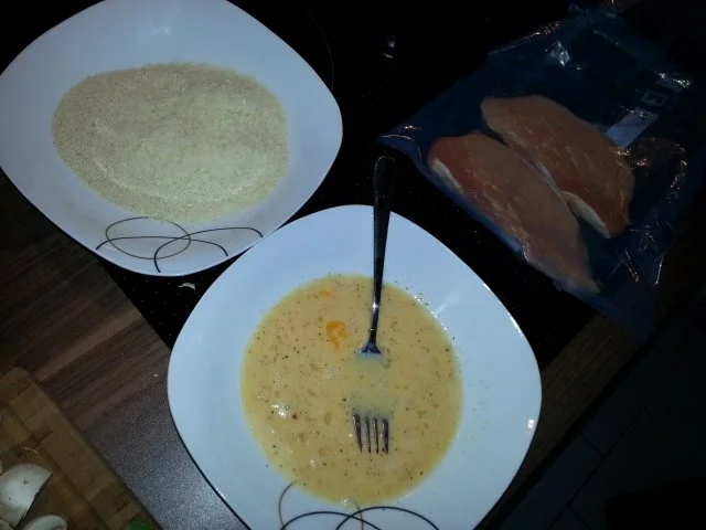 Schnitzel Wiener Art mit Röstzwiebeln und Bratkartoffeln - Rezept - Bild Nr. 5