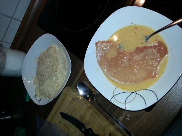 Schnitzel Wiener Art mit Röstzwiebeln und Bratkartoffeln - Rezept - Bild Nr. 6