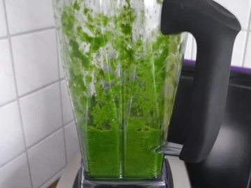 Rezept: Rohen Spinat zum Wildlachs mit Kartoffeln, Naturreis und Budwig-Quark mit Avocado Bild Nr. 2 Rohen Spinat zum Wildlachs mit Kartoffeln, Naturreis und Budwig-Quark mit Avocado - Rezept - Bild Nr. 2