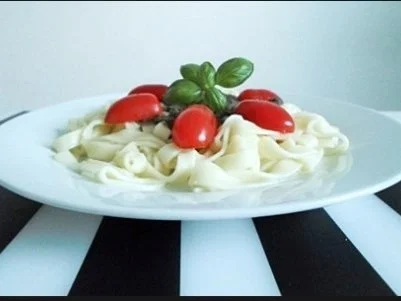 Selbstgemachtes Basilikum pesto auf Bandnudeln mit Tomaten - Rezept - Bild Nr. 3