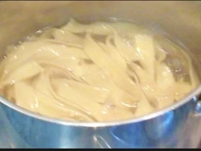 Selbstgemachtes Basilikum pesto auf Bandnudeln mit Tomaten - Rezept - Bild Nr. 22