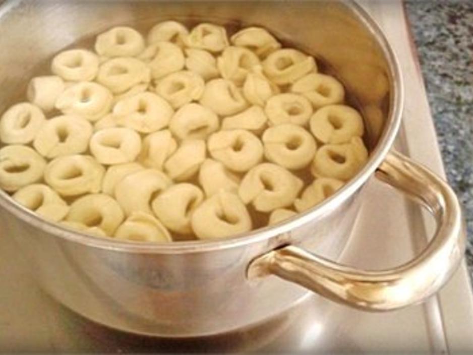 Tortellini in feiner Schinken-Käsesauce - Rezept - kochbar.de Tortellini in feiner Schinken-Käsesauce - Rezept - kochbar.de