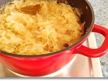 Rezept: Geschmortes Sauerkraut, Kartoffelrösti und Blutwurst darauf Bild Nr. 10 Geschmortes Sauerkraut, Kartoffelrösti und Blutwurst darauf - Rezept - Bild Nr. 10