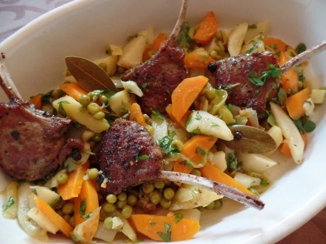 Wurzel-Schmortopf mit Lammkoteltts - Rezept