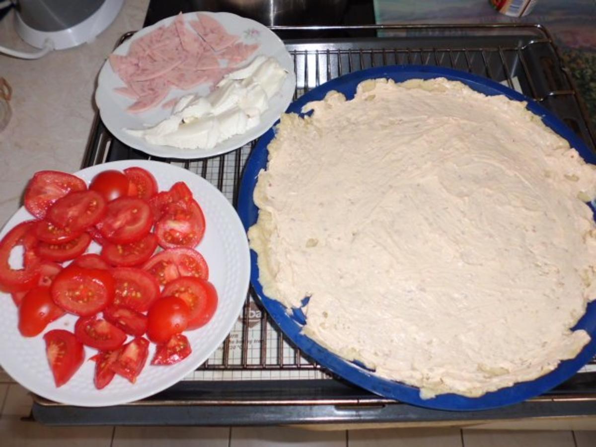 Pizza: Tomaten-Käse-Pizza - Rezept - Bild Nr. 5