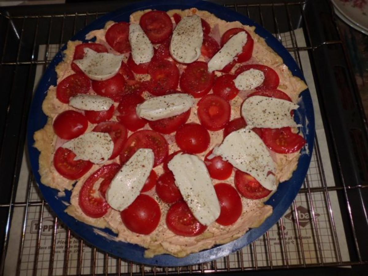 Pizza: Tomaten-Käse-Pizza - Rezept - Bild Nr. 6