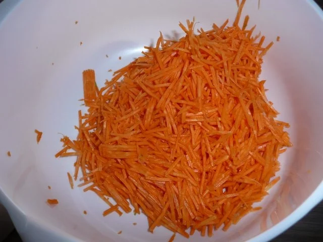 Rübli - Kuchen auch bekannt als Karotten - Nuss - Kuchen - Rezept - Bild Nr. 2