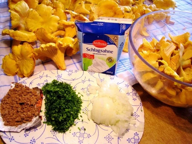 Rezept: Rahm-Pfifferlinge mit Pellkartoffeln Bild Nr. 3 Rahm-Pfifferlinge mit Pellkartoffeln - Rezept - Bild Nr. 3