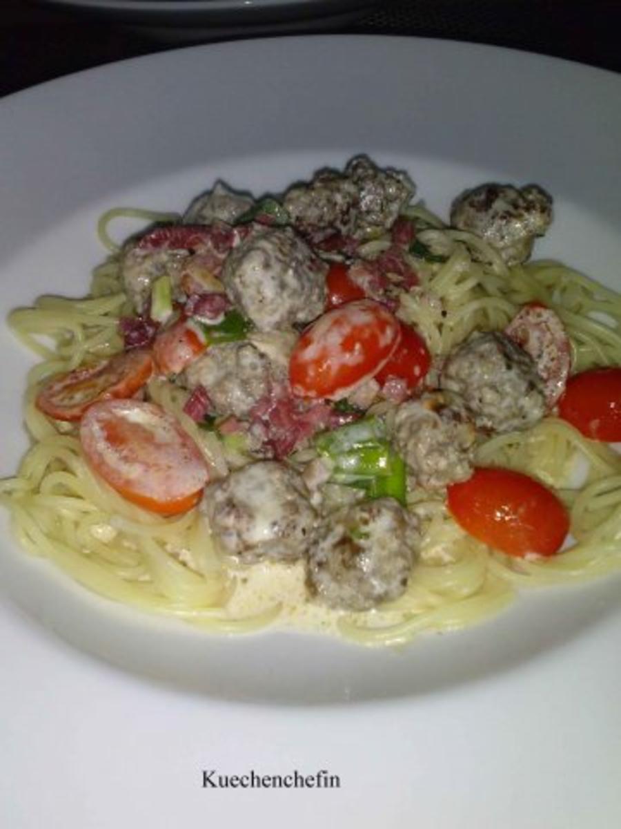 Spaghetti mit Hackbällchen in Tomatensahnesauce - Rezept