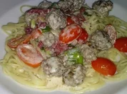 Spaghetti mit Hackbällchen in Tomatensahnesauce - Rezept