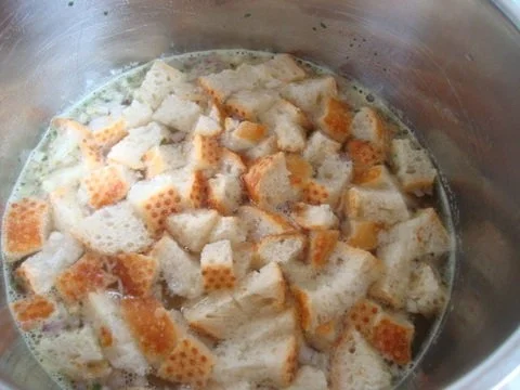 feine Biersuppe mit gerösteten Pinienkernen, fein abgestimmt mit Zimt und Muskat - Rezept - Bild Nr. 6