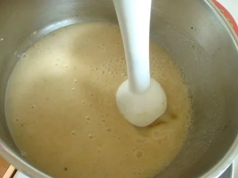 feine Biersuppe mit gerösteten Pinienkernen, fein abgestimmt mit Zimt und Muskat - Rezept - Bild Nr. 9