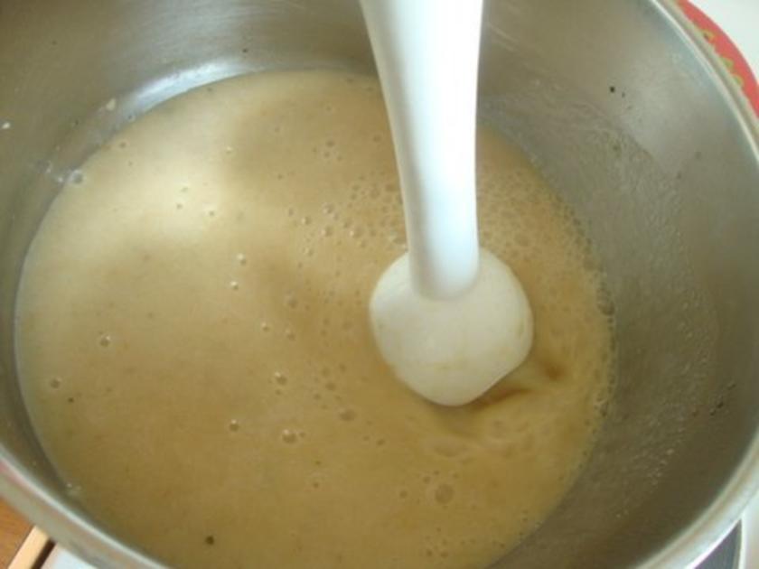 Feine Biersuppe mit gerösteten Pinienkernen, fein abgestimmt mit Zimt ...