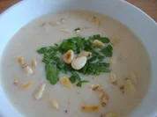 feine Biersuppe mit gerösteten Pinienkernen, fein abgestimmt mit Zimt und Muskat - Rezept
