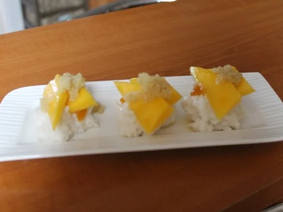 Süßes Sushi mit Mango und geröstetem Quinoa - Rezept