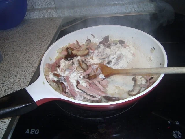 Rezept: Pfannkuchenberg mit Wurst-Champignonfüllung Bild Nr. 4 Pfannkuchenberg mit Wurst-Champignonfüllung - Rezept - Bild Nr. 4