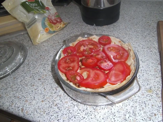 Rezept: Pfannkuchenberg mit Wurst-Champignonfüllung Pfannkuchenberg mit Wurst-Champignonfüllung - Rezept