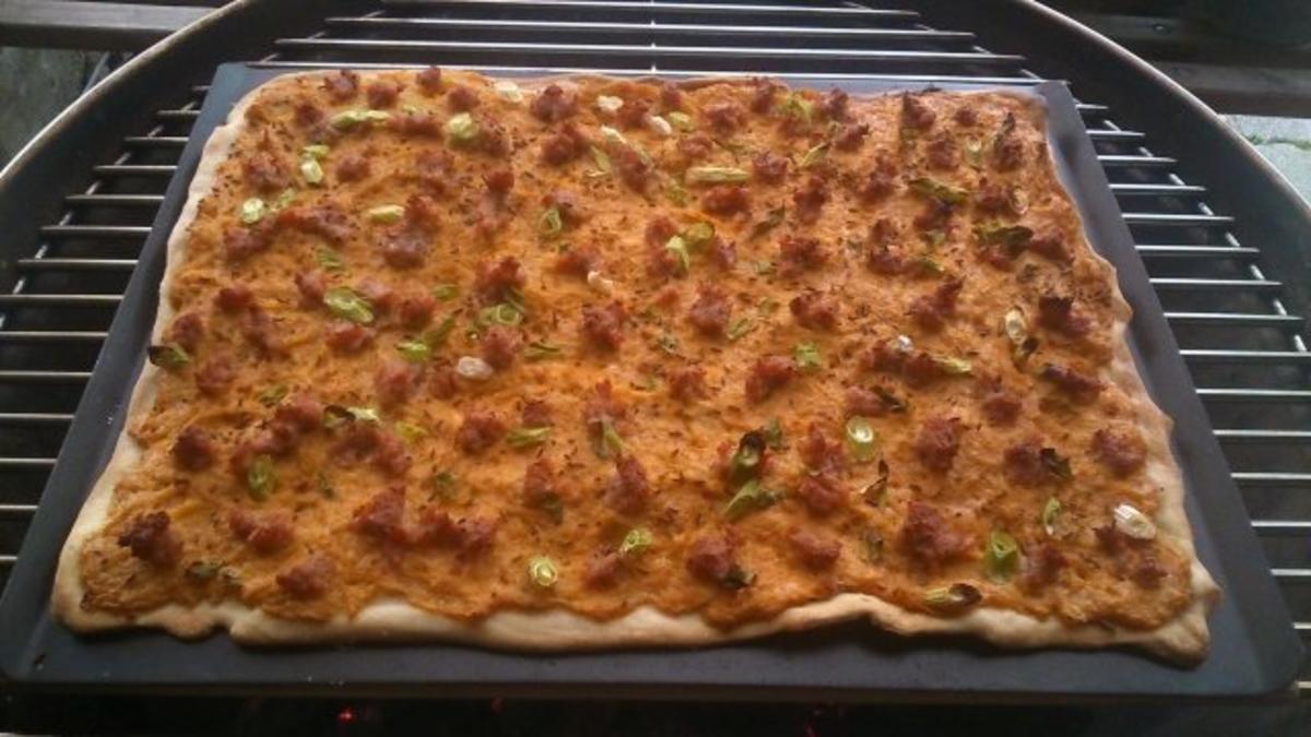 SauerkrautKartoffel Flammkuchen vom Grill oder Ofen! Rezept
