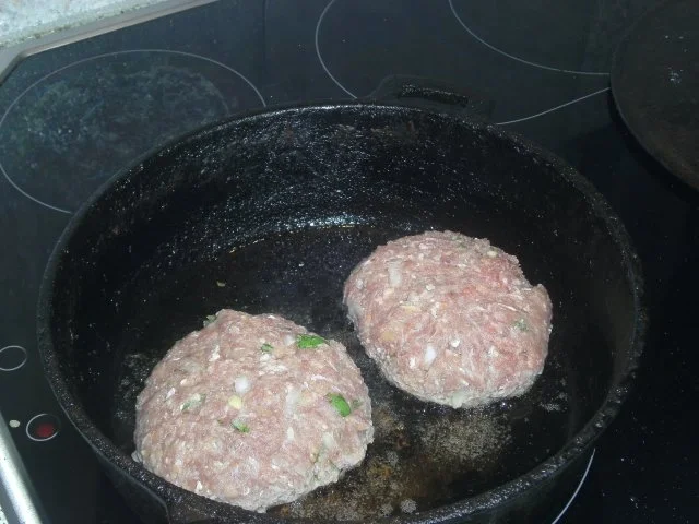 Kalbsfrikadellen mit Krabben/Garnelen gefüllt - Rezept - Bild Nr. 9