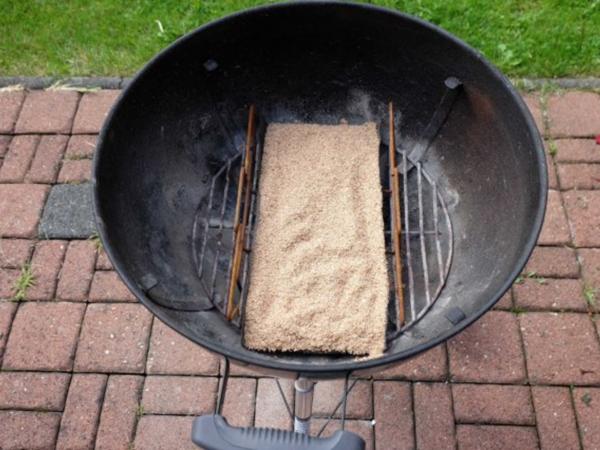 Gepökeltes und geräuchertes Schweinefilet mit Kartoffel-spalten und ...