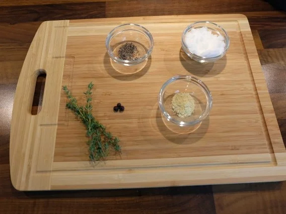 Gepökeltes und geräuchertes Schweinefilet mit Kartoffel-spalten und Speck-Böhnchen - Rezept - Bild Nr. 2