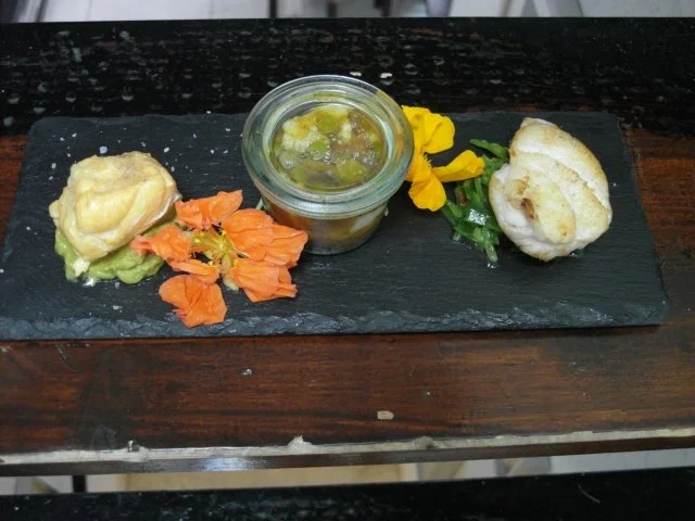 Rezept: Zweierlei vom Seeteufel mit Curry Zweierlei vom Seeteufel mit Curry - Rezept