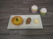 Mousse von dunkler Schokolade mit Ananas-Curry-Salat und Kokoseis - Rezept