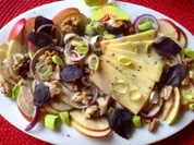 Apfel-Porreesalat mit Walnüssen, Käse und Joghurtdressing - Rezept