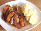 Schweinefilet mit Weinsoße und karamellisierten Apfelspalten - Rezept