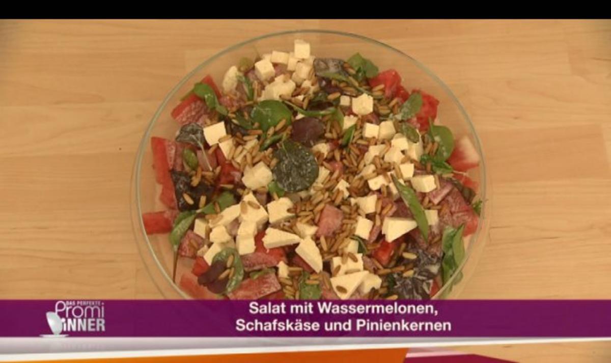 Salat mit Wassermelonen, Schafskäse und Pinienkernen (Bahar Kizil) - Rezept