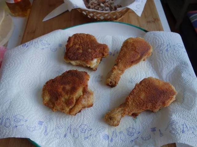 Rezept: Hendlhaxn - Hühnerkeule paniert, garniert mit Parasolpilz Bild Nr. 10 Hendlhaxn - Hühnerkeule paniert, garniert mit Parasolpilz - Rezept - Bild Nr. 10