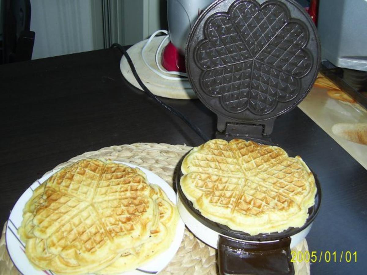 Dessert: Köstliche Waffeln mit warmen Himbeerpüree - Rezept - Bild Nr. 3