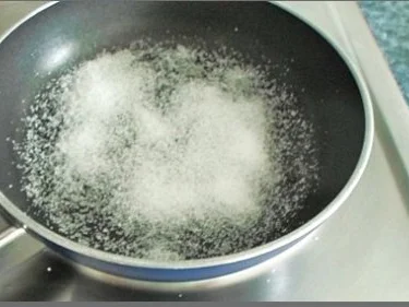 Butternut Kürbis Cremesuppe mit karamellisiertem Apfel, Pinienkernen und Gebäckstangen daz - Rezept - Bild Nr. 10