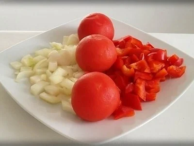 Rezept: Wiener Würstchen Gulasch mit raffiniertem Nori-Reis Bild Nr. 6 Wiener Würstchen Gulasch mit raffiniertem Nori-Reis - Rezept - Bild Nr. 6